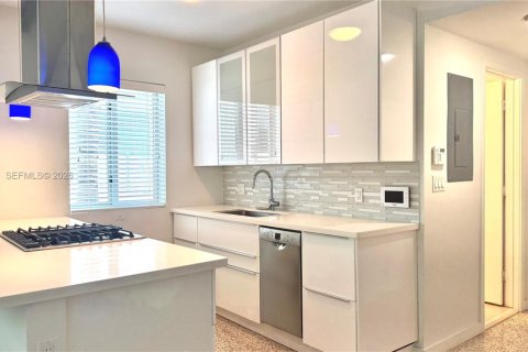 Apartment in Miami Beach, Florida 1 bedroom, 69.68 sq.m. № 2069621 - photo 3