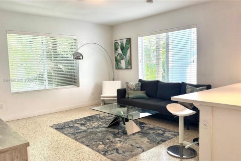 Apartment in Miami Beach, Florida 1 bedroom, 69.68 sq.m. № 2069621