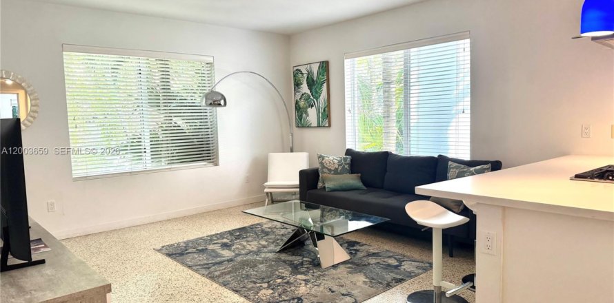 Apartment in Miami Beach, Florida 1 bedroom, 69.68 sq.m. № 2069621