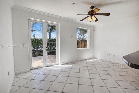 Townhouse in Miramar, Florida 4 bedrooms, 163.6 sq.m. № 1990173 - photo 15