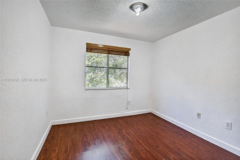 Townhouse in Miramar, Florida 4 bedrooms, 163.6 sq.m. № 1990173 - photo 28