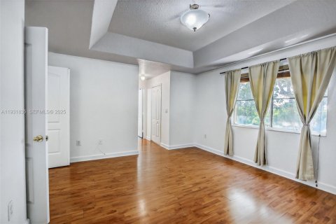 Townhouse in Miramar, Florida 4 bedrooms, 163.6 sq.m. № 1990173 - photo 26