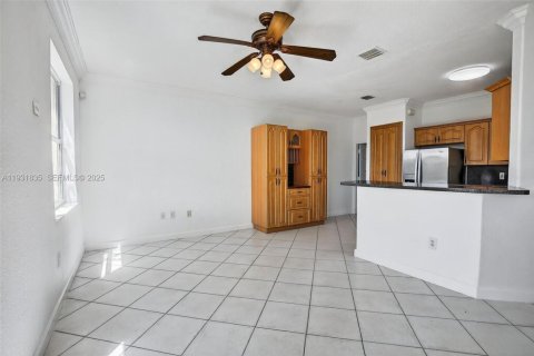 Townhouse in Miramar, Florida 4 bedrooms, 163.6 sq.m. № 1990173 - photo 16