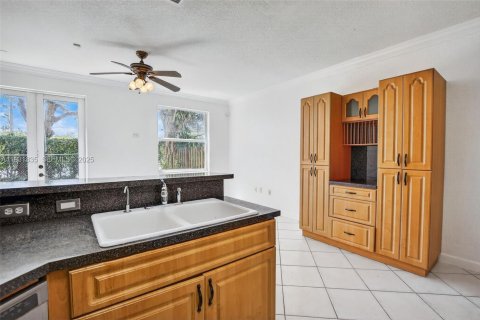 Townhouse in Miramar, Florida 4 bedrooms, 163.6 sq.m. № 1990173 - photo 19