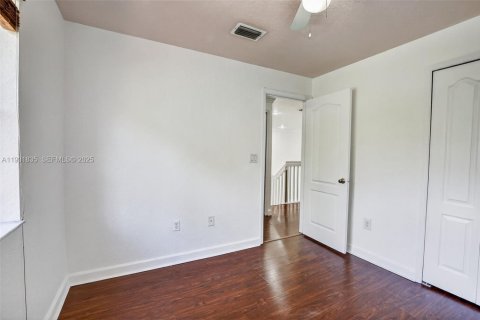 Townhouse in Miramar, Florida 4 bedrooms, 163.6 sq.m. № 1990173 - photo 27