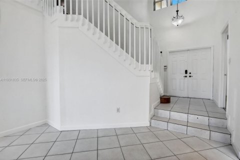 Townhouse in Miramar, Florida 4 bedrooms, 163.6 sq.m. № 1990173 - photo 11