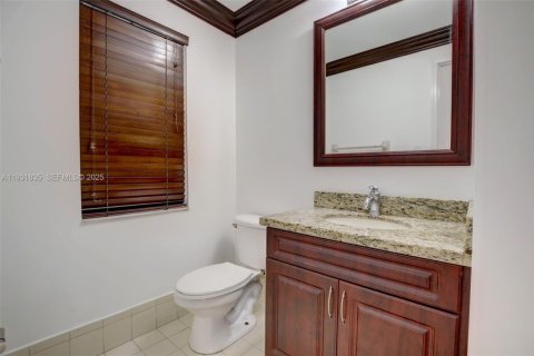 Townhouse in Miramar, Florida 4 bedrooms, 163.6 sq.m. № 1990173 - photo 6