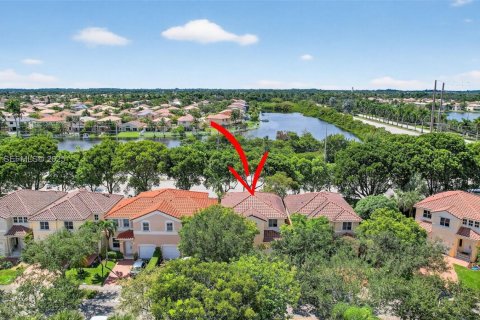 Townhouse in Miramar, Florida 4 bedrooms, 163.6 sq.m. № 1990173 - photo 10