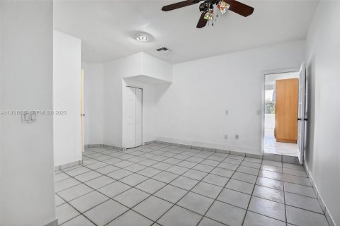 Townhouse in Miramar, Florida 4 bedrooms, 163.6 sq.m. № 1990173 - photo 21