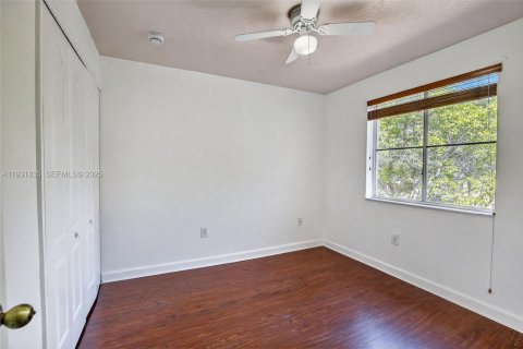 Townhouse in Miramar, Florida 4 bedrooms, 163.6 sq.m. № 1990173 - photo 25