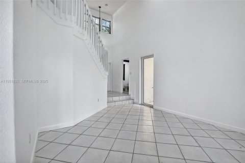 Townhouse in Miramar, Florida 4 bedrooms, 163.6 sq.m. № 1990173 - photo 12