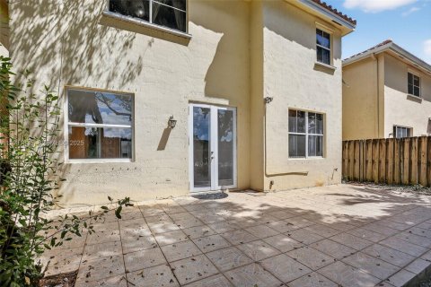 Townhouse in Miramar, Florida 4 bedrooms, 163.6 sq.m. № 1990173 - photo 5