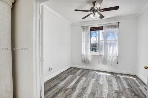 Townhouse in Miramar, Florida 4 bedrooms, 163.6 sq.m. № 1990173 - photo 8