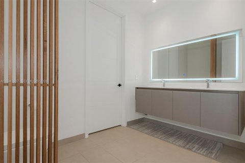 Condominio en venta en Miami Beach, Florida, 2 dormitorios, 137.12 m2 № 1999842 - foto 14