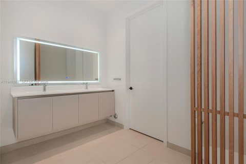 Condominio en venta en Miami Beach, Florida, 2 dormitorios, 137.12 m2 № 1999842 - foto 19