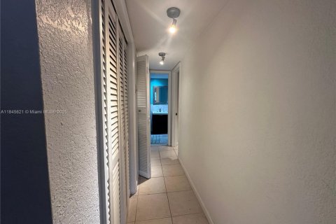 Снять в аренду кондоминиум в Норт-Майами, Флорида 1 спальня, 70.79м2, № 1842757 - фото 12
