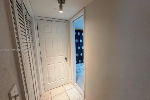 Снять в аренду кондоминиум в Норт-Майами, Флорида 1 спальня, 70.79м2, № 1842757 - фото 16