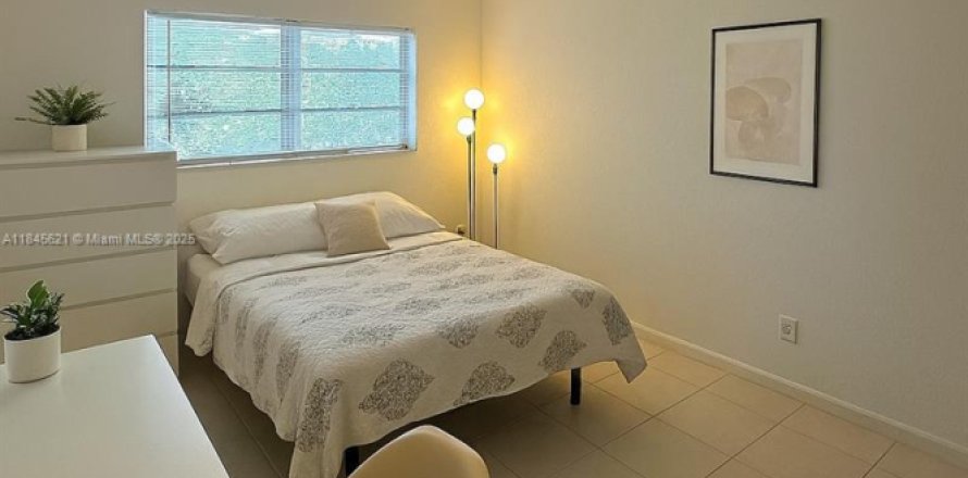 Condo à North Miami, Floride, 1 chambre № 1842757