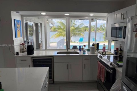 Villa ou maison à louer à Sunrise, Floride: 4 chambres, 168.99 m2 № 1996862 - photo 15