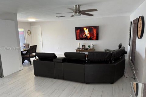 Villa ou maison à louer à Sunrise, Floride: 4 chambres, 168.99 m2 № 1996862 - photo 4