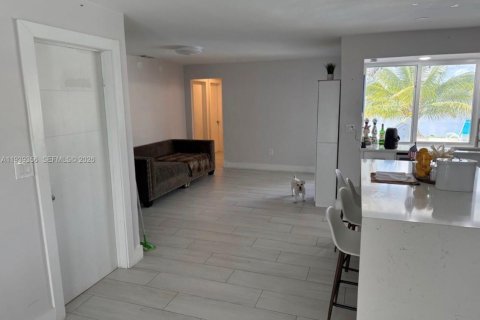 Villa ou maison à louer à Sunrise, Floride: 4 chambres, 168.99 m2 № 1996862 - photo 16