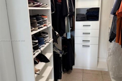 Villa ou maison à louer à Sunrise, Floride: 4 chambres, 168.99 m2 № 1996862 - photo 5