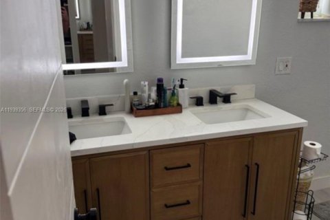 Villa ou maison à louer à Sunrise, Floride: 4 chambres, 168.99 m2 № 1996862 - photo 10