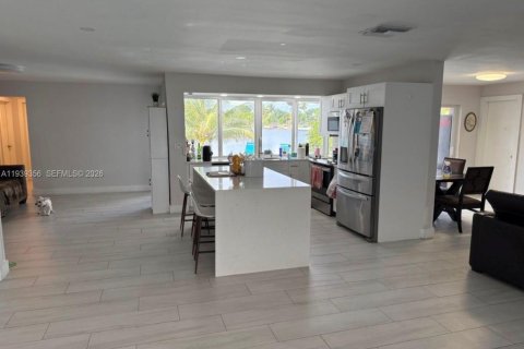 Villa ou maison à louer à Sunrise, Floride: 4 chambres, 168.99 m2 № 1996862 - photo 3