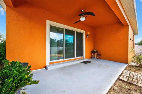 House in Haines City, Florida 4 bedrooms, 184.23 sq.m. № 1907936 - photo 8