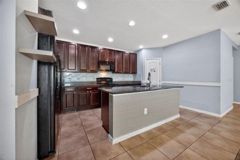 House in Haines City, Florida 4 bedrooms, 184.23 sq.m. № 1907936 - photo 13