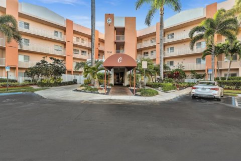 Купить кондоминиум в Тамарак, Флорида 3 комнаты, 135.36м2, № 2083115 - фото 2