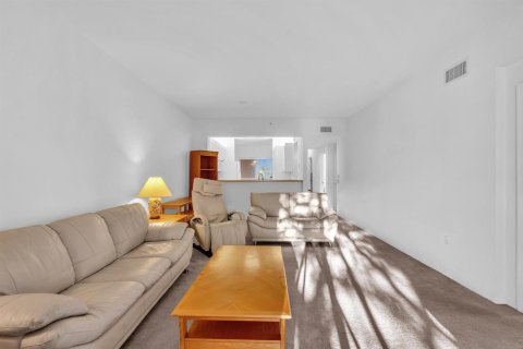 Купить кондоминиум в Тамарак, Флорида 3 комнаты, 135.36м2, № 2083115 - фото 14