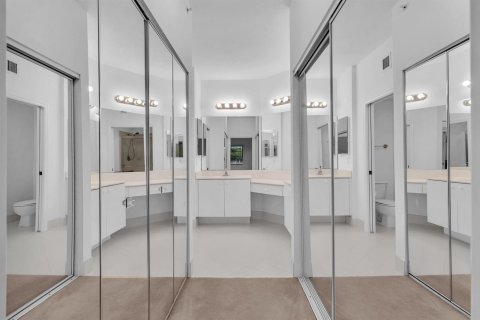 Купить кондоминиум в Тамарак, Флорида 3 комнаты, 135.36м2, № 2083115 - фото 22