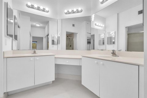 Купить кондоминиум в Тамарак, Флорида 3 комнаты, 135.36м2, № 2083115 - фото 24