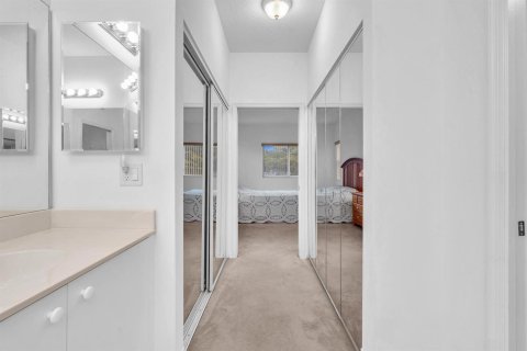 Купить кондоминиум в Тамарак, Флорида 3 комнаты, 135.36м2, № 2083115 - фото 27