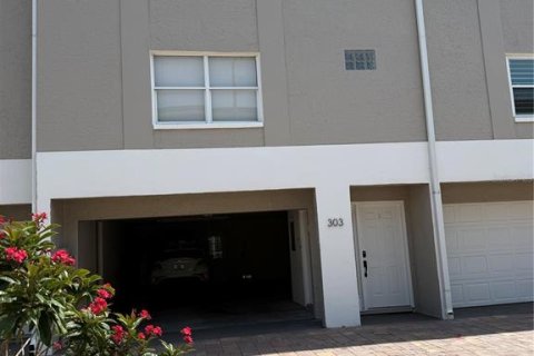 Townhouse in Tierra Verde, Florida 3 bedrooms, 178.19 sq.m. № 2111048