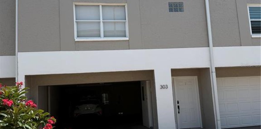 Townhouse in Tierra Verde, Florida 3 bedrooms, 178.19 sq.m. № 2111048