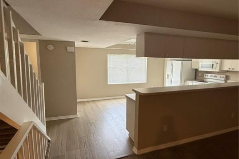 Townhouse in Tierra Verde, Florida 3 bedrooms, 178.19 sq.m. № 2111048 - photo 5