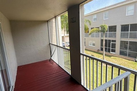 Townhouse in Tierra Verde, Florida 3 bedrooms, 178.19 sq.m. № 2111048 - photo 9