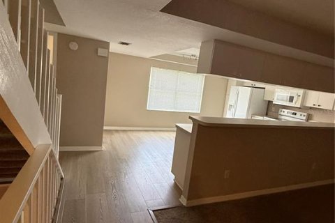 Townhouse in Tierra Verde, Florida 3 bedrooms, 178.19 sq.m. № 2111048 - photo 6