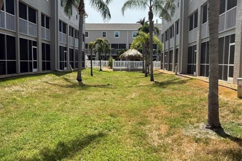 Townhouse in Tierra Verde, Florida 3 bedrooms, 178.19 sq.m. № 2111048 - photo 24