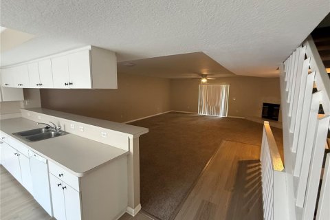 Townhouse in Tierra Verde, Florida 3 bedrooms, 178.19 sq.m. № 2111048 - photo 11