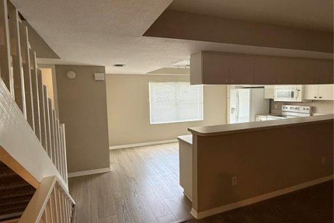 Townhouse in Tierra Verde, Florida 3 bedrooms, 178.19 sq.m. № 2111048 - photo 4