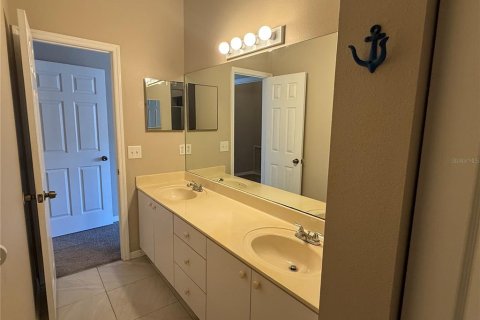 Townhouse in Tierra Verde, Florida 3 bedrooms, 178.19 sq.m. № 2111048 - photo 16