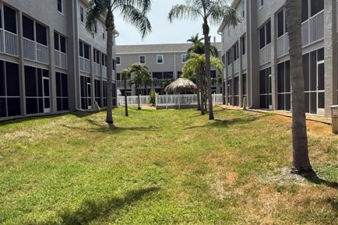 Townhouse in Tierra Verde, Florida 3 bedrooms, 178.19 sq.m. № 2111048 - photo 25