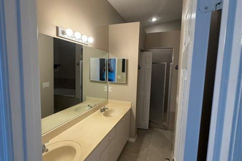 Townhouse in Tierra Verde, Florida 3 bedrooms, 178.19 sq.m. № 2111048 - photo 14
