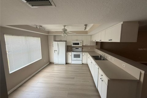 Townhouse in Tierra Verde, Florida 3 bedrooms, 178.19 sq.m. № 2111048 - photo 10