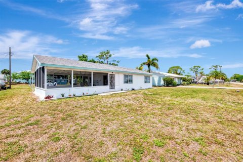Villa ou maison à vendre à Englewood, Floride: 2 chambres, 57.23 m2 № 2237297 - photo 3