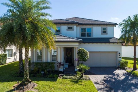 House in Orlando, Florida 5 bedrooms, 354.52 sq.m. № 1801561 - photo 1