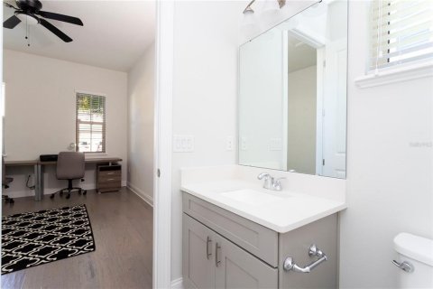 House in Orlando, Florida 5 bedrooms, 354.52 sq.m. № 1801561 - photo 15